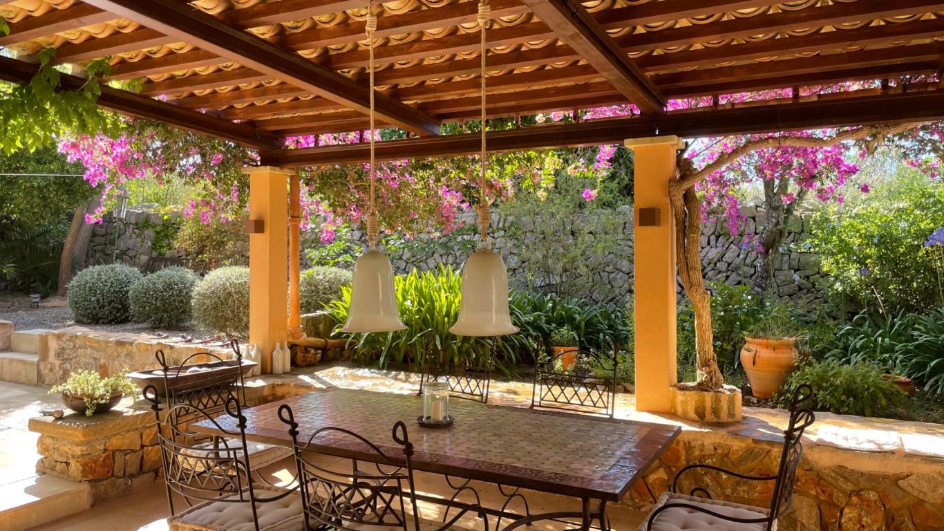 Eßtisch auf der Terrasse